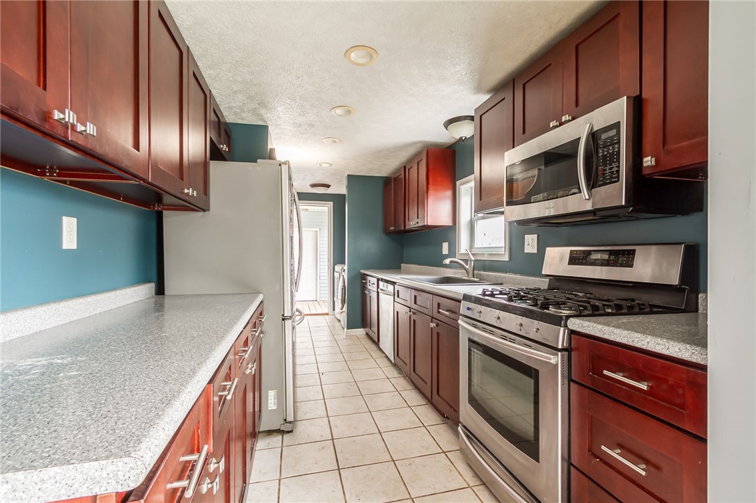 49 Silver Street Manchester, NY 14432 - Photo 11 of 28