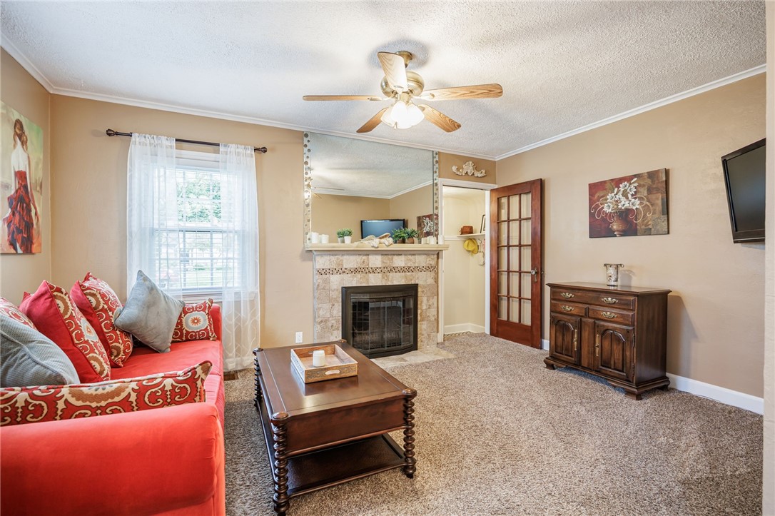 367 Walzer Road Irondequoit, NY 14622 - Photo 3 of 49