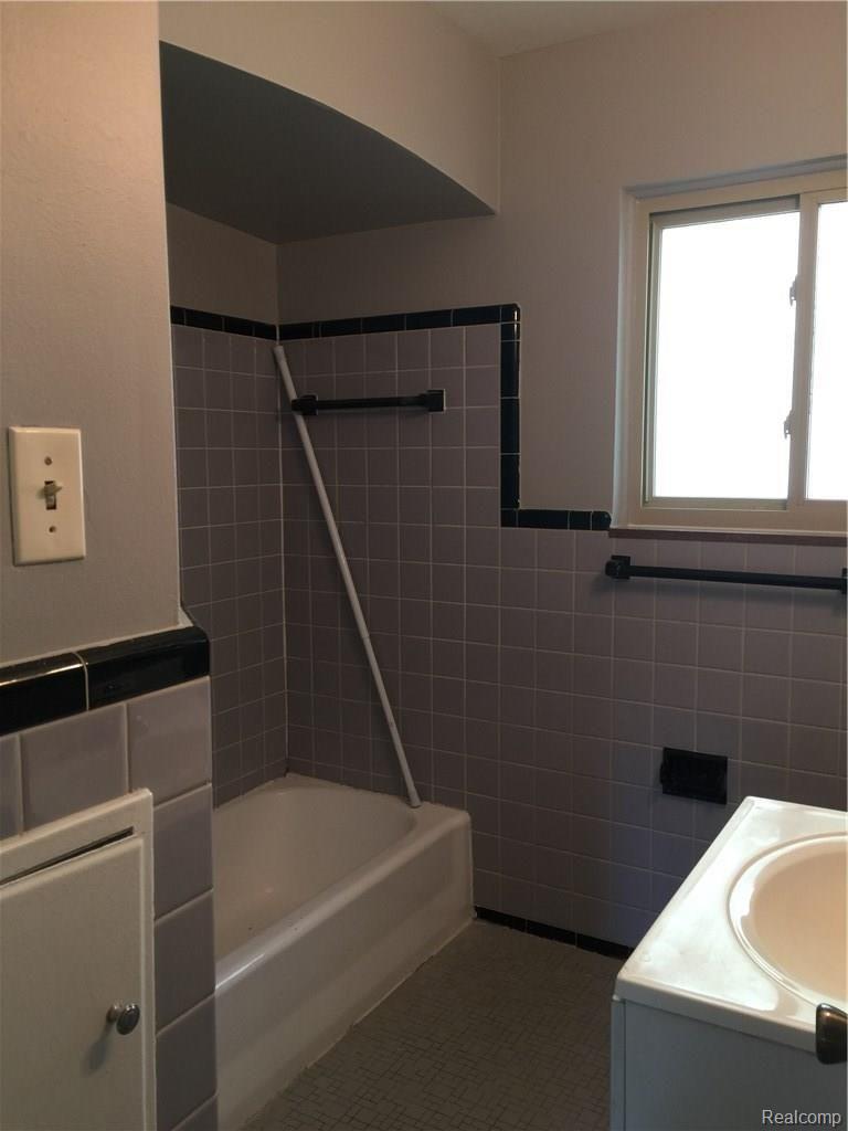 7779 Banner Street Taylor, MI 48180 - Photo 16 of 22 Full Bath