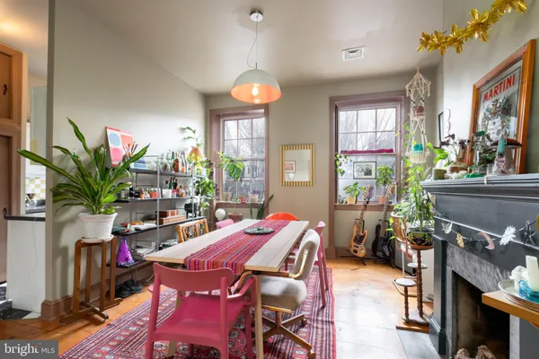 $1,600,000 | 239 Race Street, Unit A, Philadelphia, PA 19106