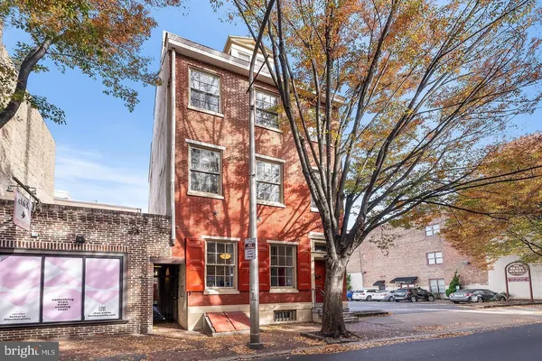 $1,600,000 | 239 Race Street, Unit A, Philadelphia, PA 19106