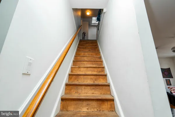 $1,600,000 | 239 Race Street, Unit A, Philadelphia, PA 19106