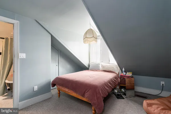 $1,600,000 | 239 Race Street, Unit A, Philadelphia, PA 19106