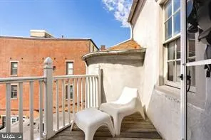 $1,600,000 | 239 Race Street, Unit A, Philadelphia, PA 19106
