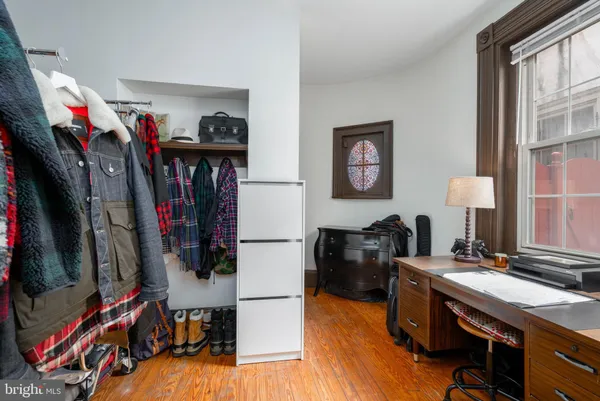$1,600,000 | 239 Race Street, Unit A, Philadelphia, PA 19106