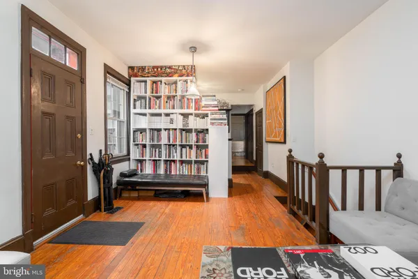 $1,600,000 | 239 Race Street, Unit A, Philadelphia, PA 19106