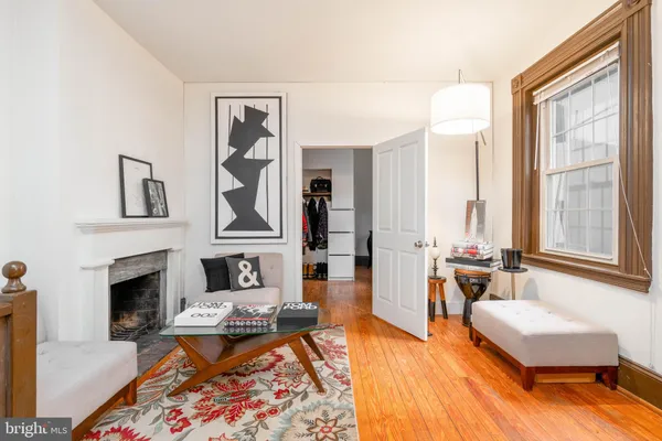 $1,600,000 | 239 Race Street, Unit A, Philadelphia, PA 19106