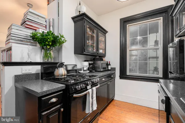 $1,600,000 | 239 Race Street, Unit A, Philadelphia, PA 19106