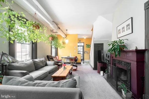 $1,600,000 | 239 Race Street, Unit A, Philadelphia, PA 19106