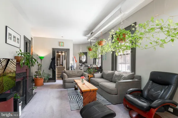 $1,600,000 | 239 Race Street, Unit A, Philadelphia, PA 19106