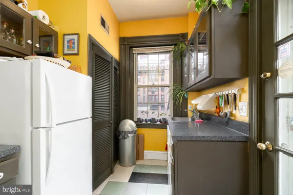 $1,600,000 | 239 Race Street, Unit A, Philadelphia, PA 19106