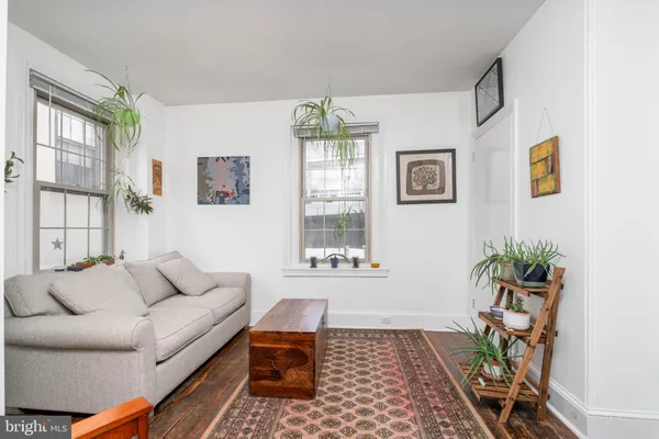 $1,600,000 | 239 Race Street, Unit A, Philadelphia, PA 19106