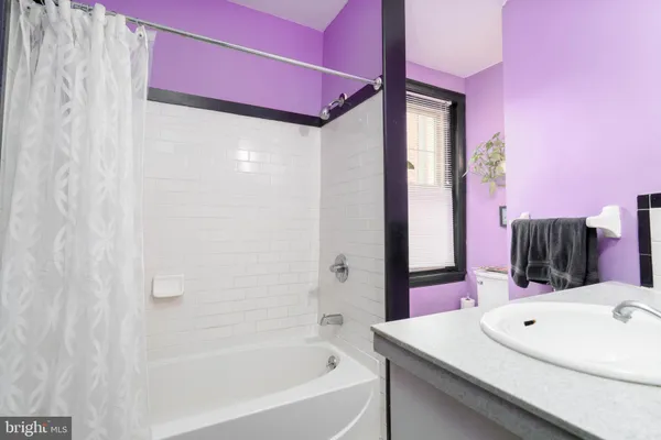 $1,600,000 | 239 Race Street, Unit A, Philadelphia, PA 19106
