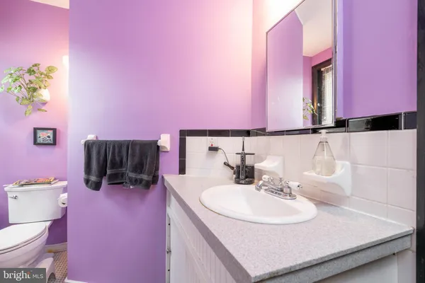 $1,600,000 | 239 Race Street, Unit A, Philadelphia, PA 19106
