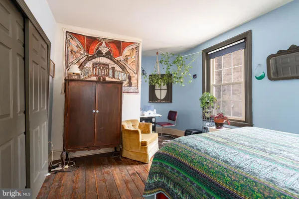 $1,600,000 | 239 Race Street, Unit A, Philadelphia, PA 19106
