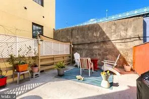 $1,600,000 | 239 Race Street, Unit A, Philadelphia, PA 19106