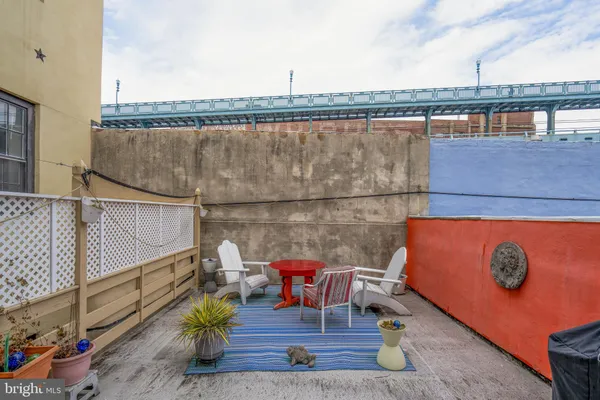 $1,600,000 | 239 Race Street, Unit A, Philadelphia, PA 19106