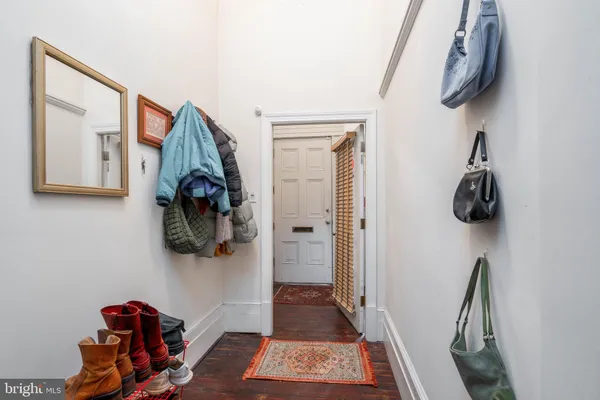$1,600,000 | 239 Race Street, Unit A, Philadelphia, PA 19106