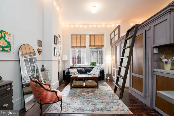 $1,600,000 | 239 Race Street, Unit A, Philadelphia, PA 19106