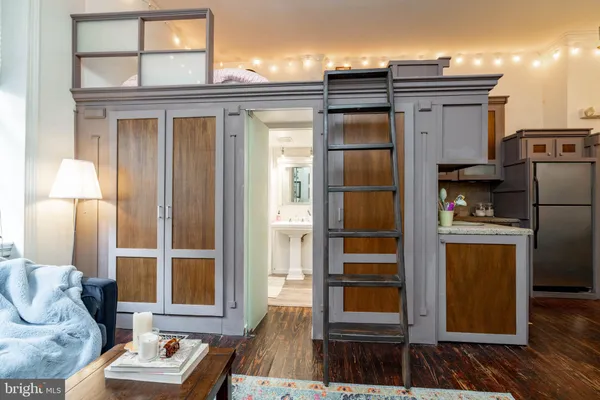 $1,600,000 | 239 Race Street, Unit A, Philadelphia, PA 19106