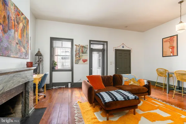 $1,600,000 | 239 Race Street, Unit A, Philadelphia, PA 19106