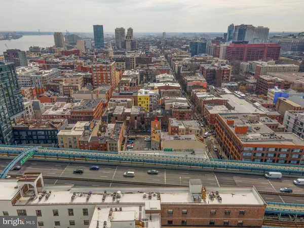 $1,600,000 | 239 Race Street, Unit A, Philadelphia, PA 19106