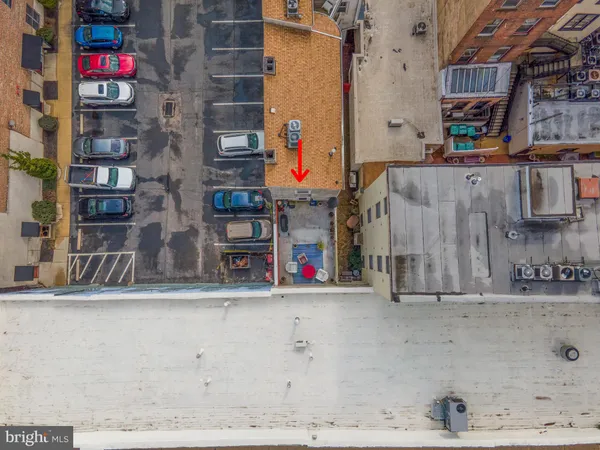 $1,600,000 | 239 Race Street, Unit A, Philadelphia, PA 19106