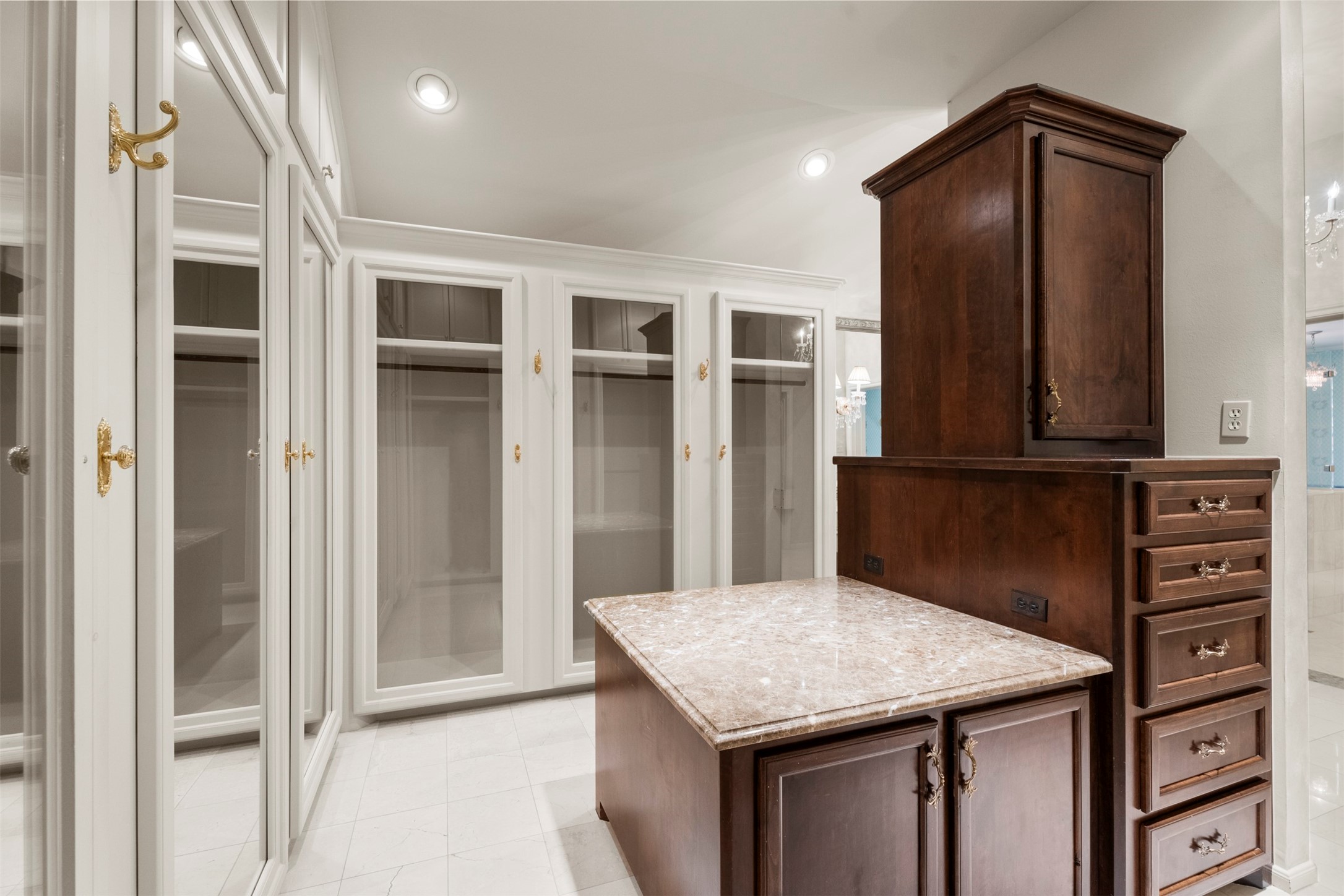 6106 Larkmount Drive Spring, TX 77389 - Photo 33 of 50 Primary bedroom closet.