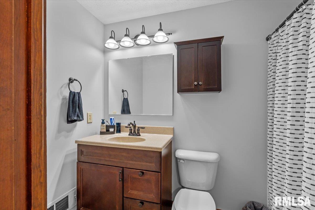 97 Circle Drive Springfield, IL 62703 - Photo 17 of 42 Gallery Image 17