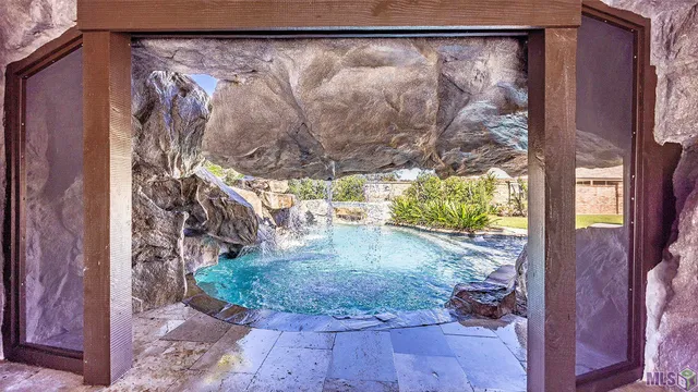 $1,050,000 | 124 Houmas Drive, Houma, LA 70360