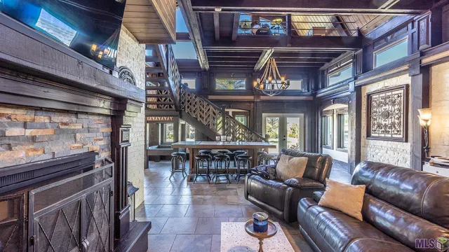 $1,050,000 | 124 Houmas Drive, Houma, LA 70360