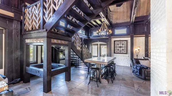 $1,050,000 | 124 Houmas Drive, Houma, LA 70360