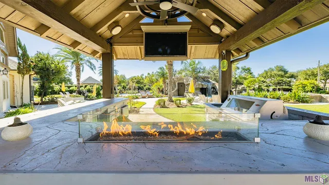 $1,050,000 | 124 Houmas Drive, Houma, LA 70360