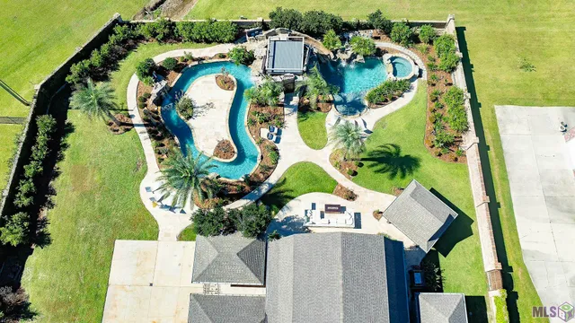 $1,050,000 | 124 Houmas Drive, Houma, LA 70360