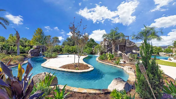 $1,050,000 | 124 Houmas Drive, Houma, LA 70360