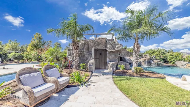 $1,050,000 | 124 Houmas Drive, Houma, LA 70360