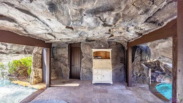 $1,050,000 | 124 Houmas Drive, Houma, LA 70360