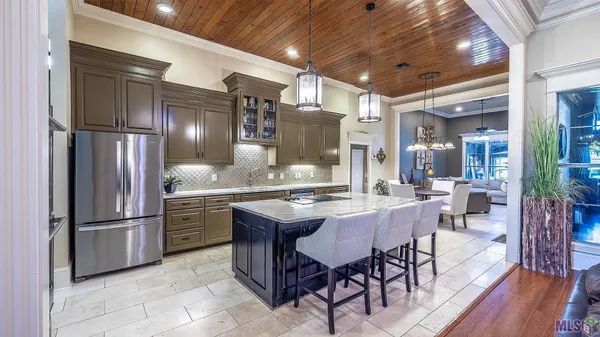 $1,050,000 | 124 Houmas Drive, Houma, LA 70360