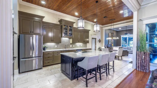 $1,050,000 | 124 Houmas Drive, Houma, LA 70360