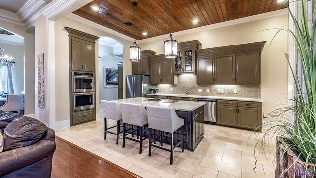 $1,050,000 | 124 Houmas Drive, Houma, LA 70360