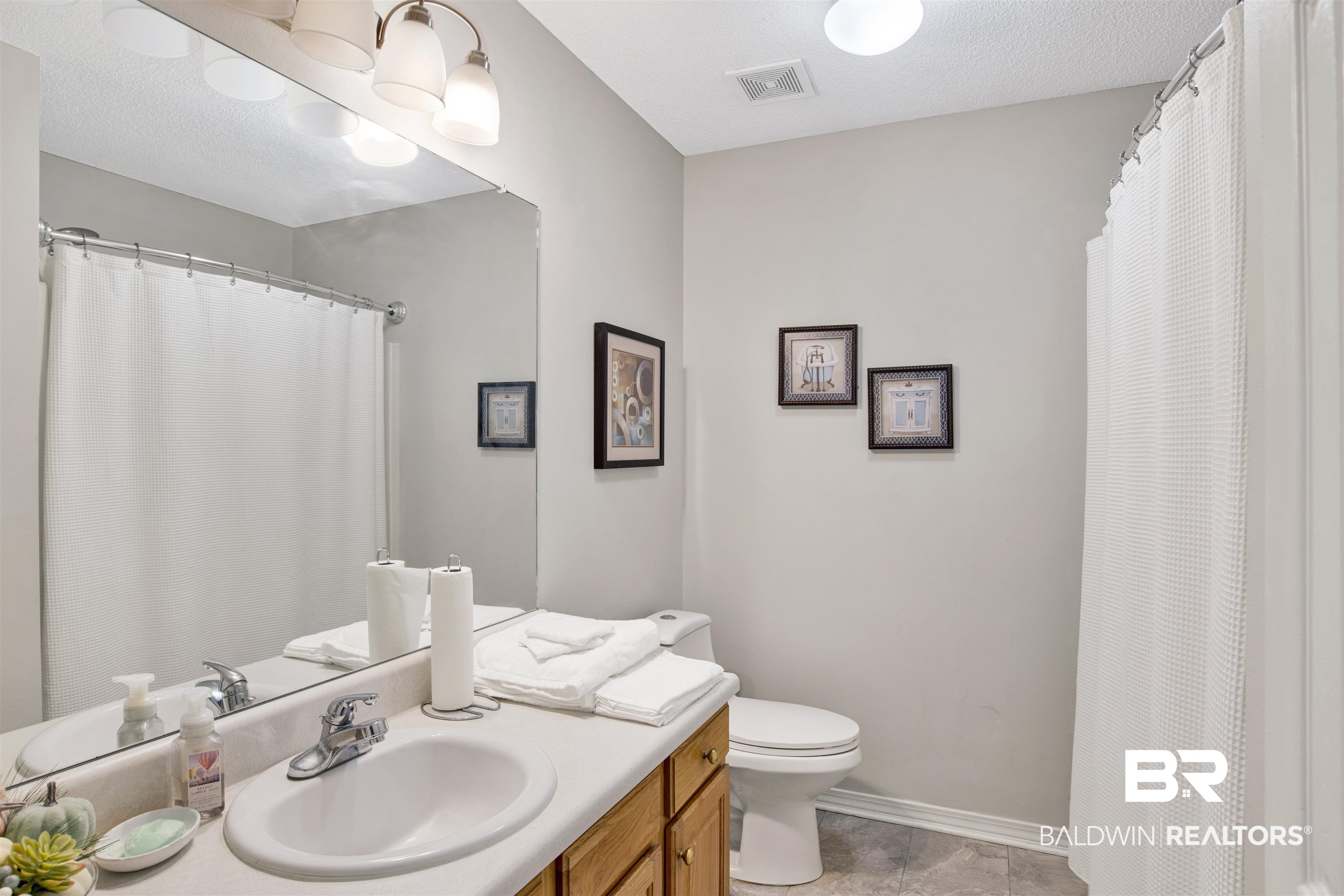 29153 Canterbury Road Daphne, AL 36526 - Photo 18 of 24 Guest Bath