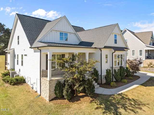 a front view of house with yard