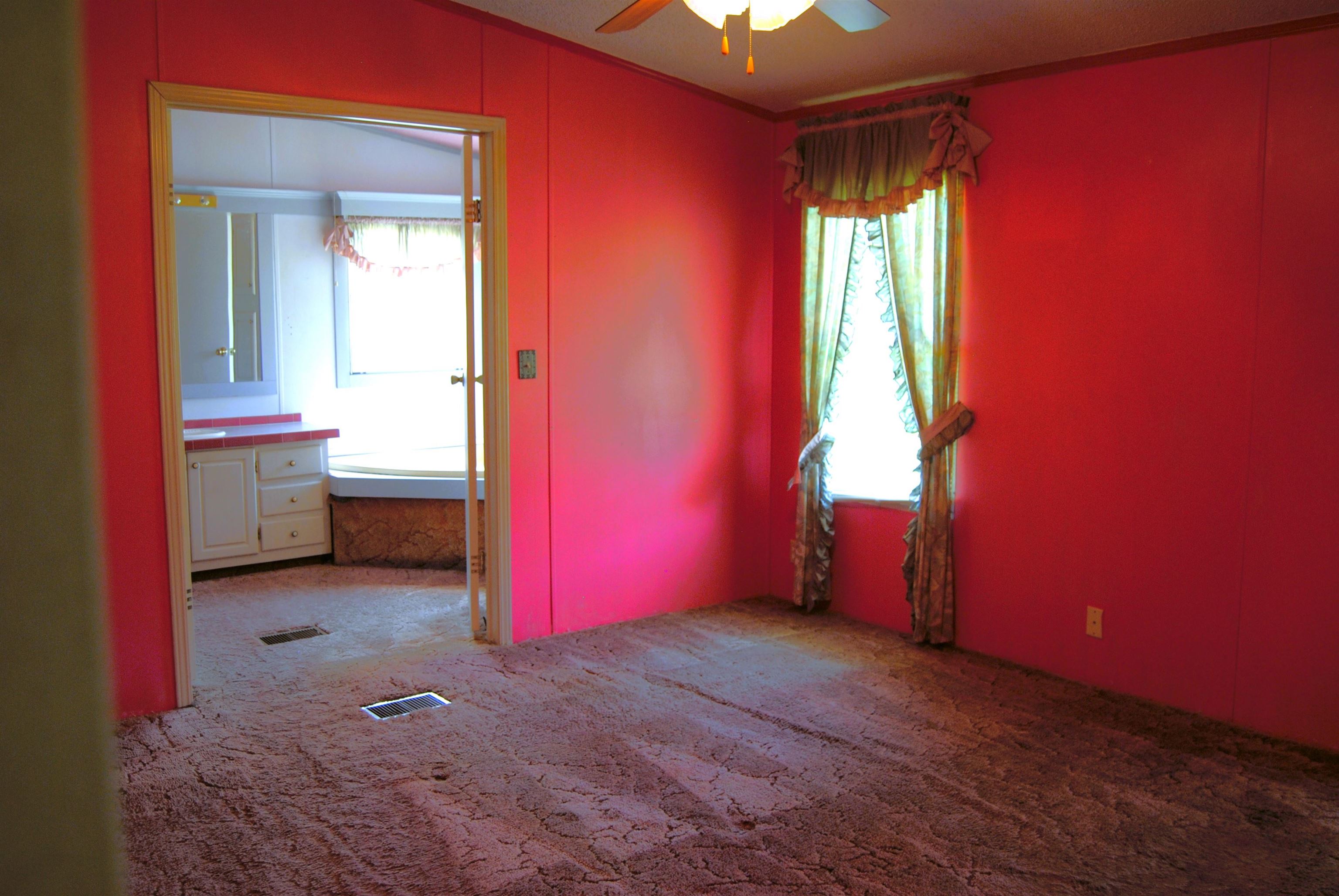 6905 Fulton Road Brownsville, TN 38012 - Photo 6 of 22 an empty room with windows
