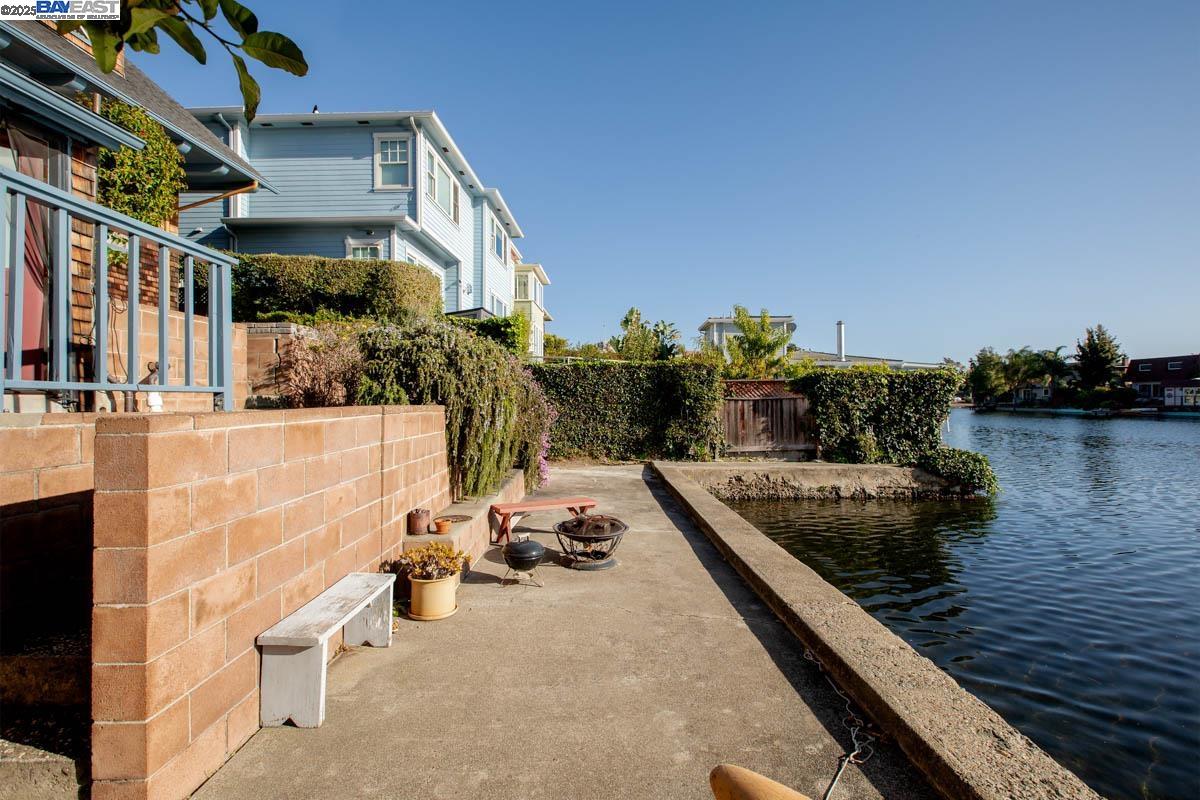 2000 Clinton Avenue Alameda, CA 94501 - Photo 41 of 57 a view of a terrace with chairs