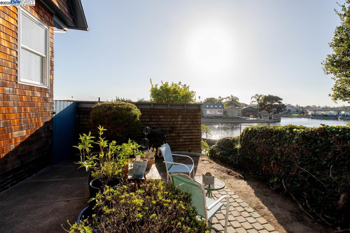 2000 Clinton Avenue Alameda, CA 94501 - Photo 51 of 57 a balcony with outdoor seating and plants