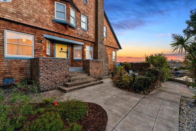 $1,295,000 | 2000 Clinton Avenue, Alameda, CA 94501