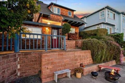 $1,295,000 | 2000 Clinton Avenue, Alameda, CA 94501