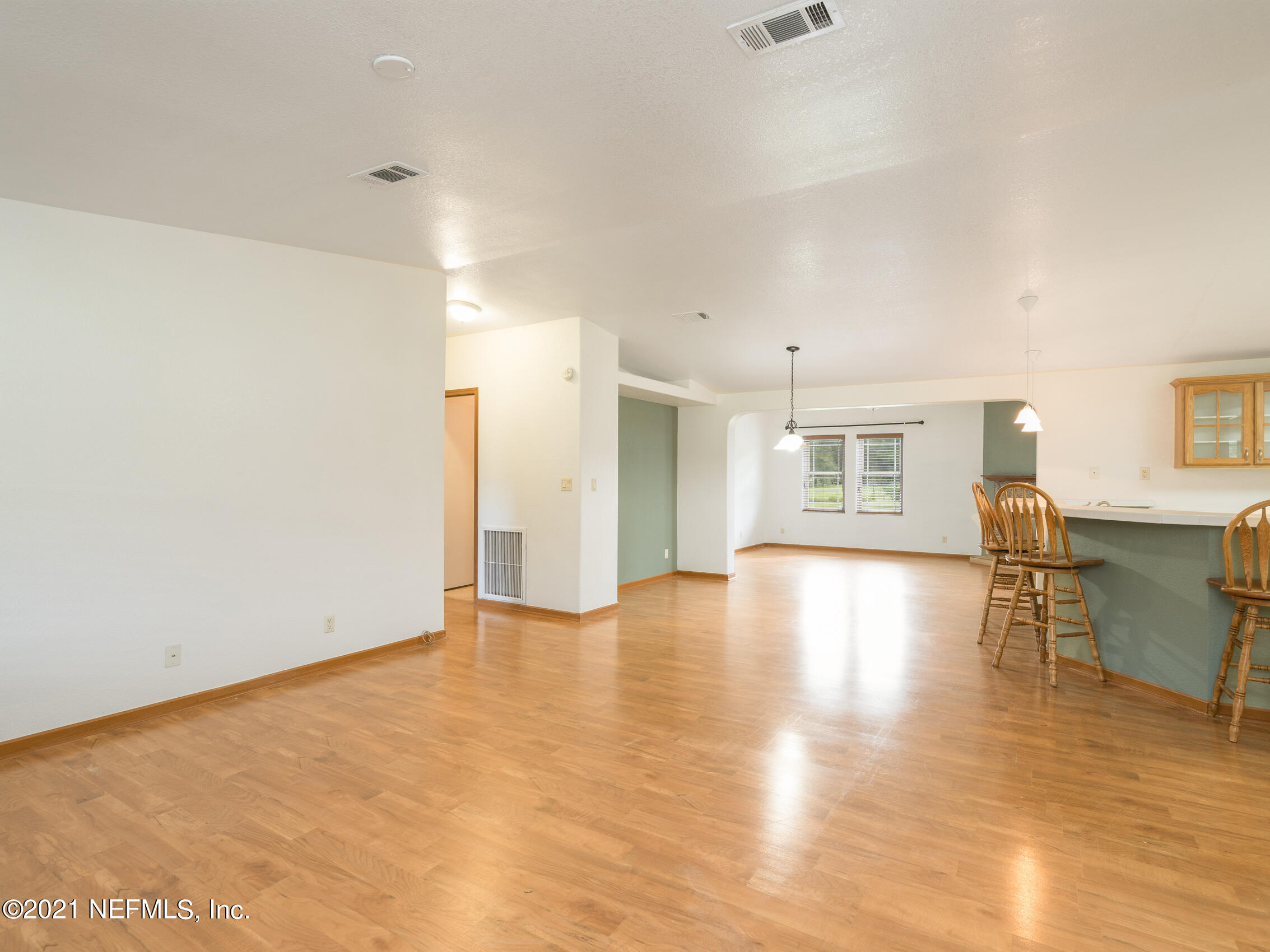 15315 Parete Road Jacksonville, FL 32218 - Photo 4 of 39 Living room