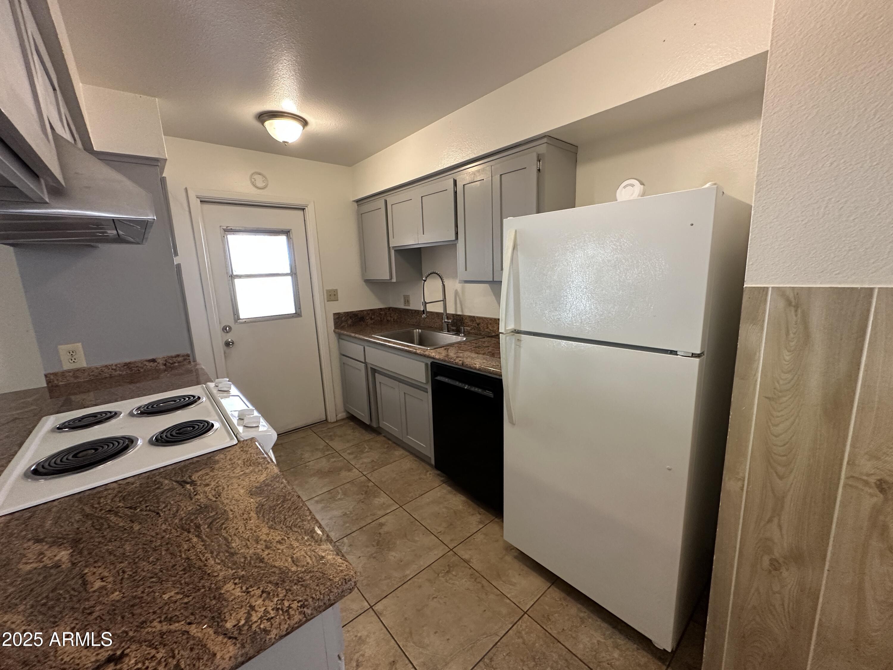 1968 East Carson Drive Tempe, AZ 85282 - Photo 3 of 25 IMG_9667