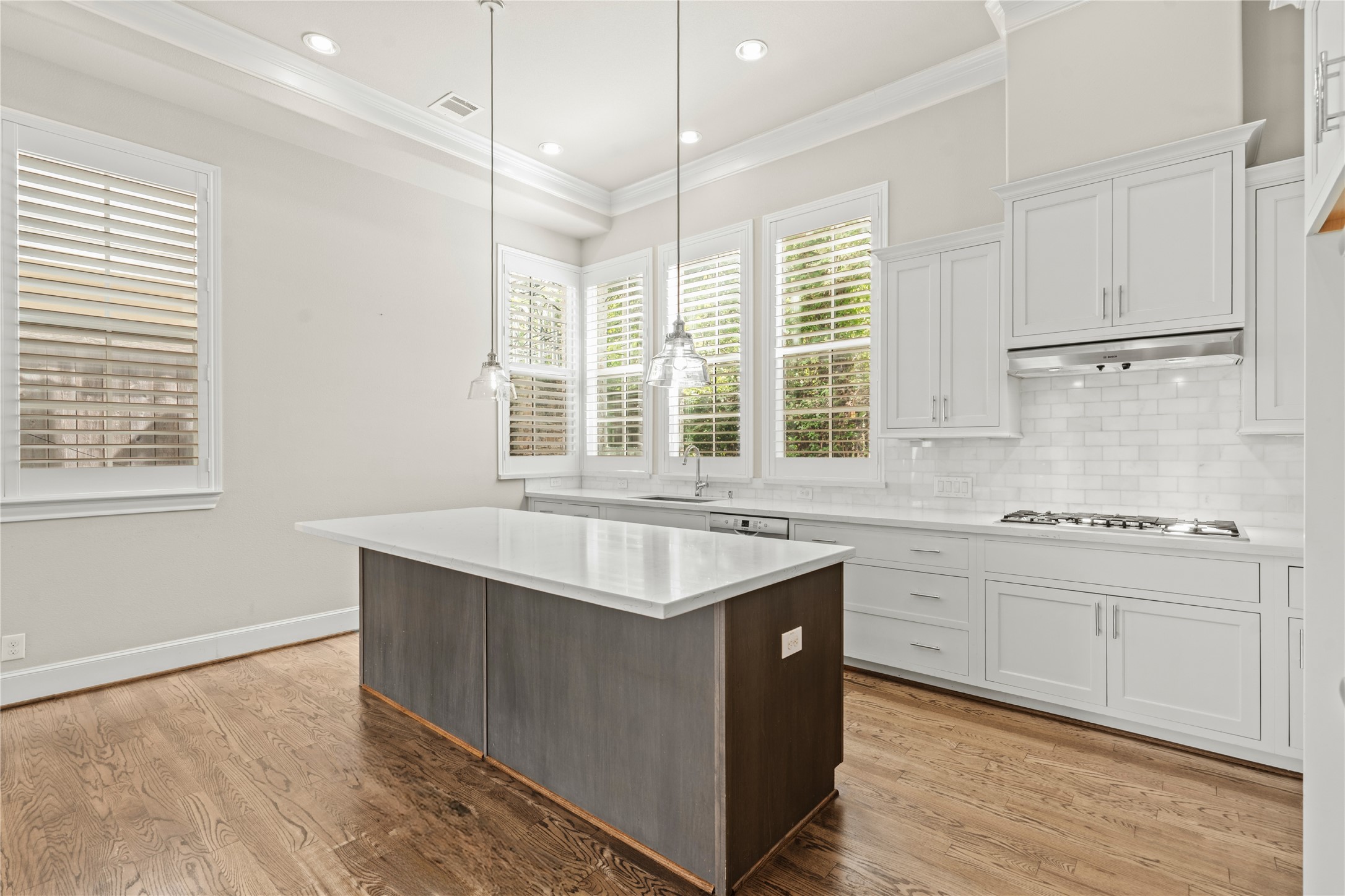 10902 Grove Tree Lane Houston, TX 77043 - Photo 16 of 36